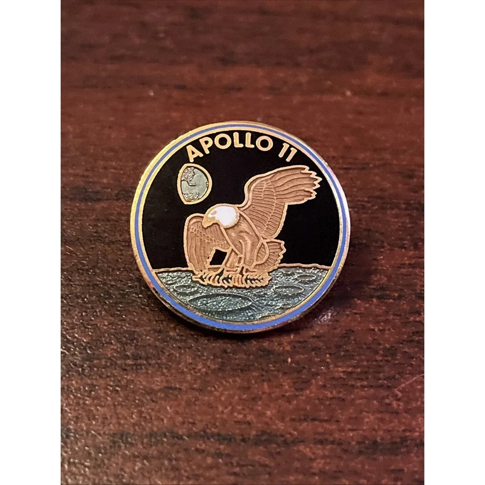 Apollo 11 Mission Insignia Moon Landing Space Shuttle NASA Lapel Hat‎ Pin